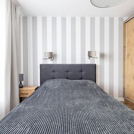 Fajny Apartament Z Parkingiem, Obok Metra. Βαρσοβία Εξωτερικό φωτογραφία