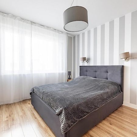 Fajny Apartament Z Parkingiem, Obok Metra. Βαρσοβία Εξωτερικό φωτογραφία
