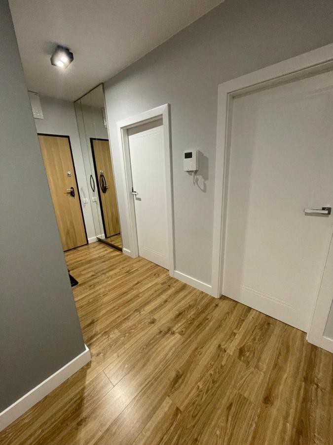 Fajny Apartament Z Parkingiem, Obok Metra. Βαρσοβία Εξωτερικό φωτογραφία
