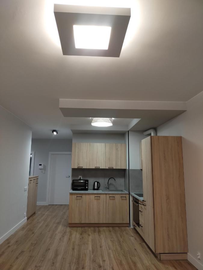 Fajny Apartament Z Parkingiem, Obok Metra. Βαρσοβία Εξωτερικό φωτογραφία