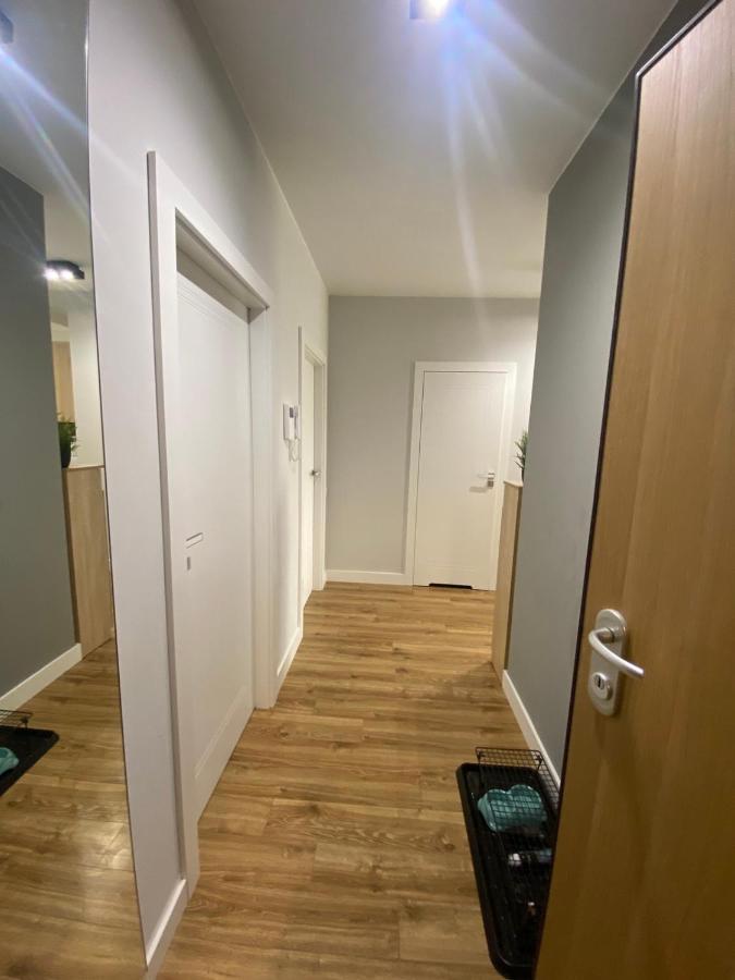 Fajny Apartament Z Parkingiem, Obok Metra. Βαρσοβία Εξωτερικό φωτογραφία