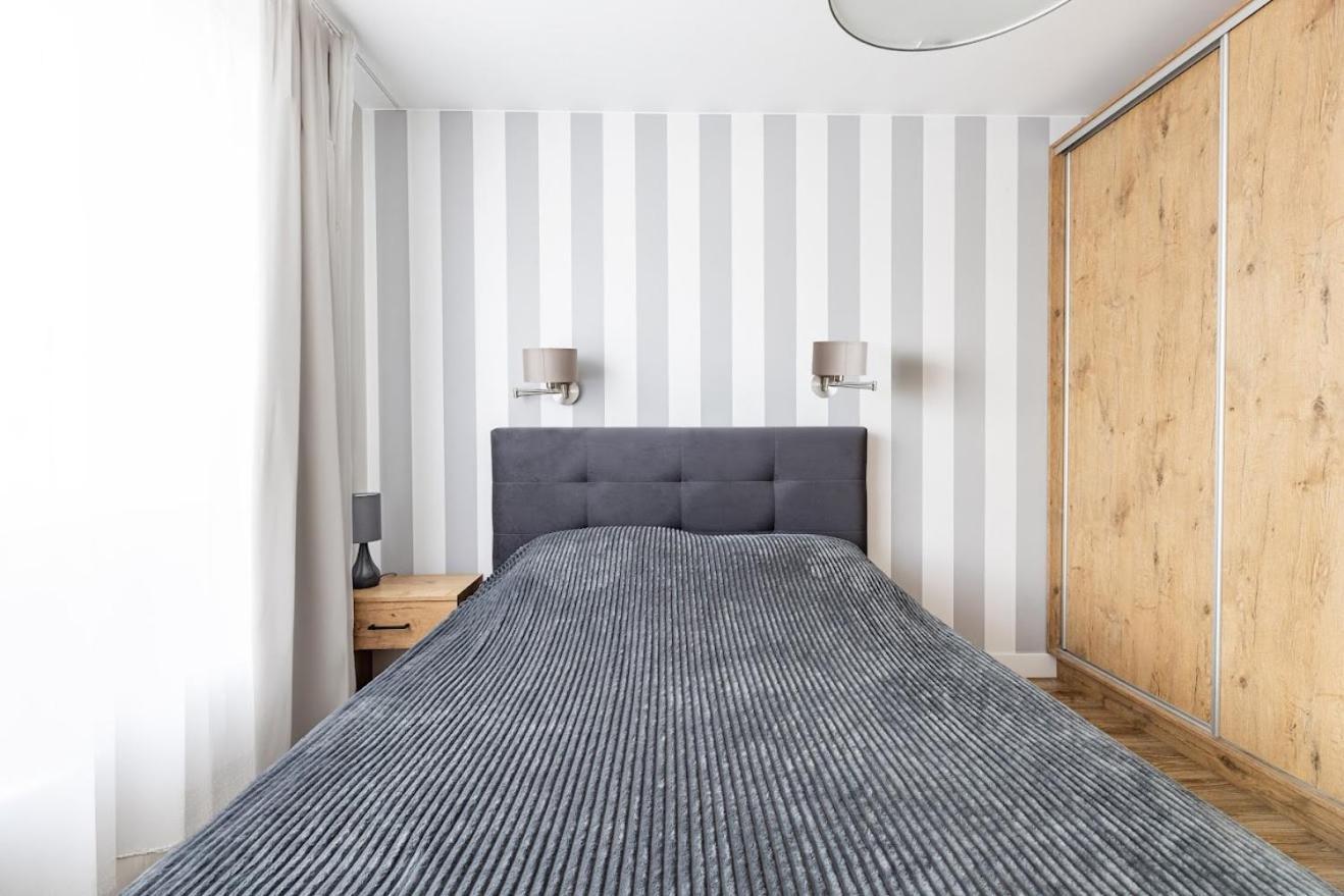 Fajny Apartament Z Parkingiem, Obok Metra. Βαρσοβία Εξωτερικό φωτογραφία