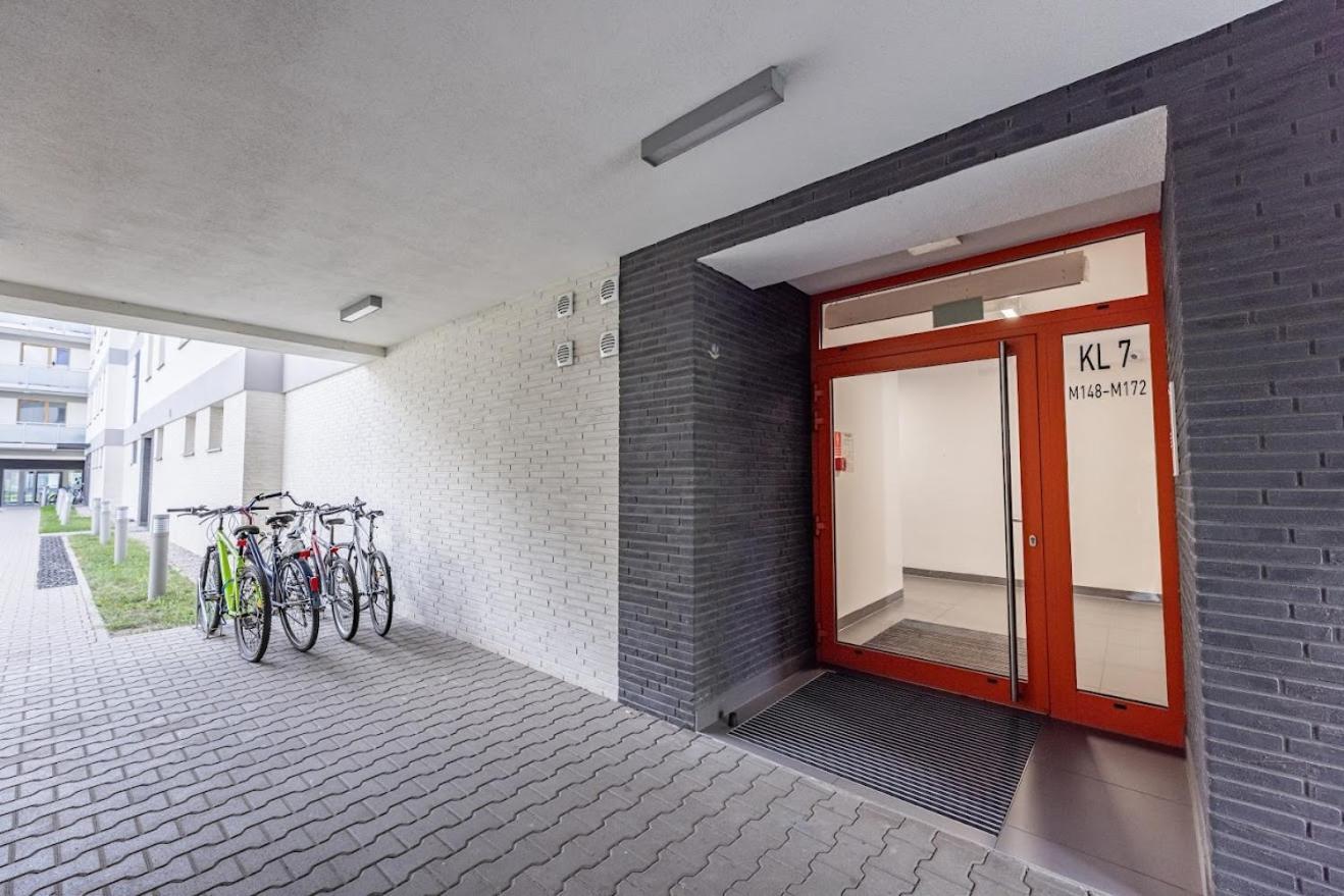 Fajny Apartament Z Parkingiem, Obok Metra. Βαρσοβία Εξωτερικό φωτογραφία