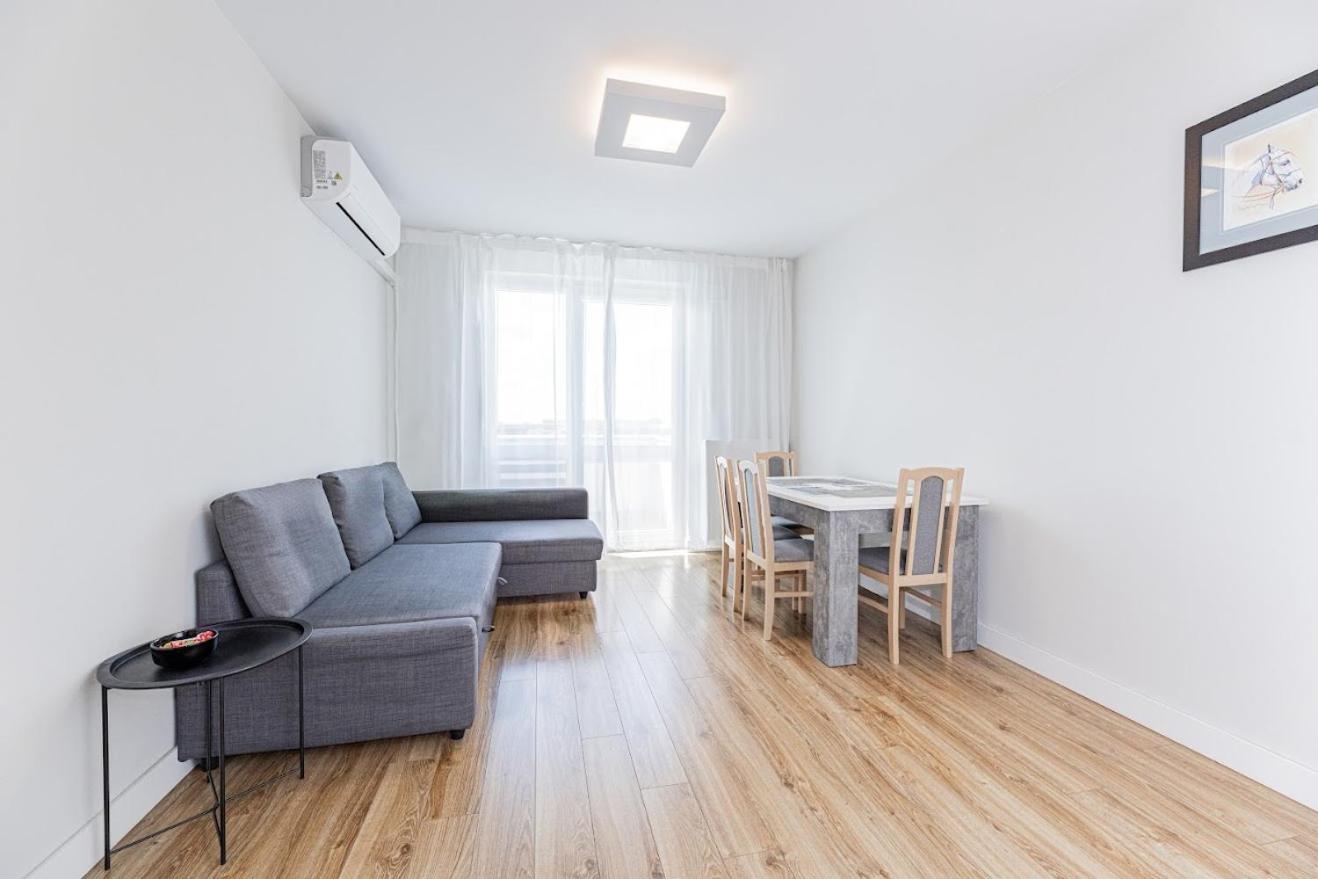 Fajny Apartament Z Parkingiem, Obok Metra. Βαρσοβία Εξωτερικό φωτογραφία