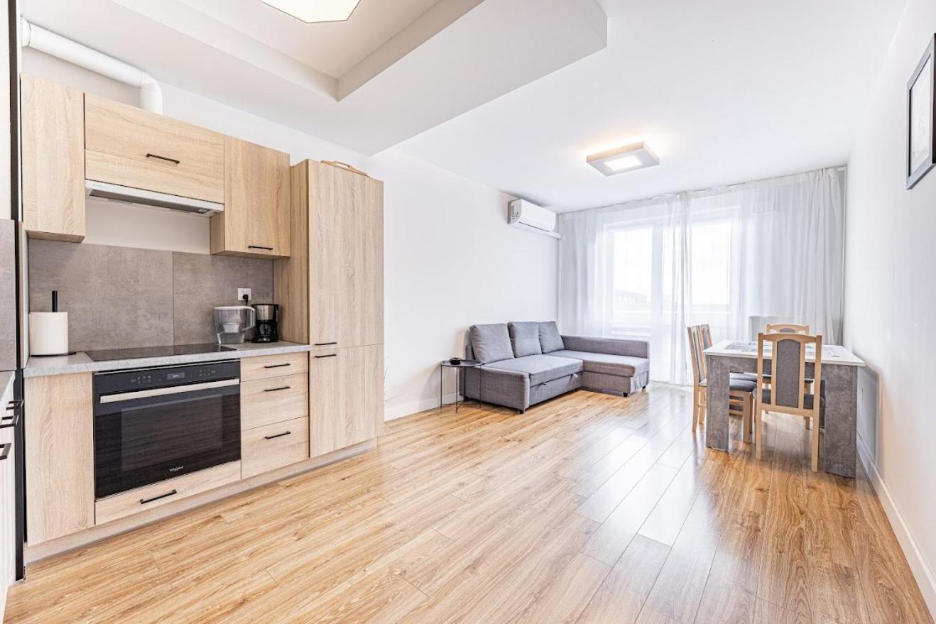 Fajny Apartament Z Parkingiem, Obok Metra. Βαρσοβία Εξωτερικό φωτογραφία