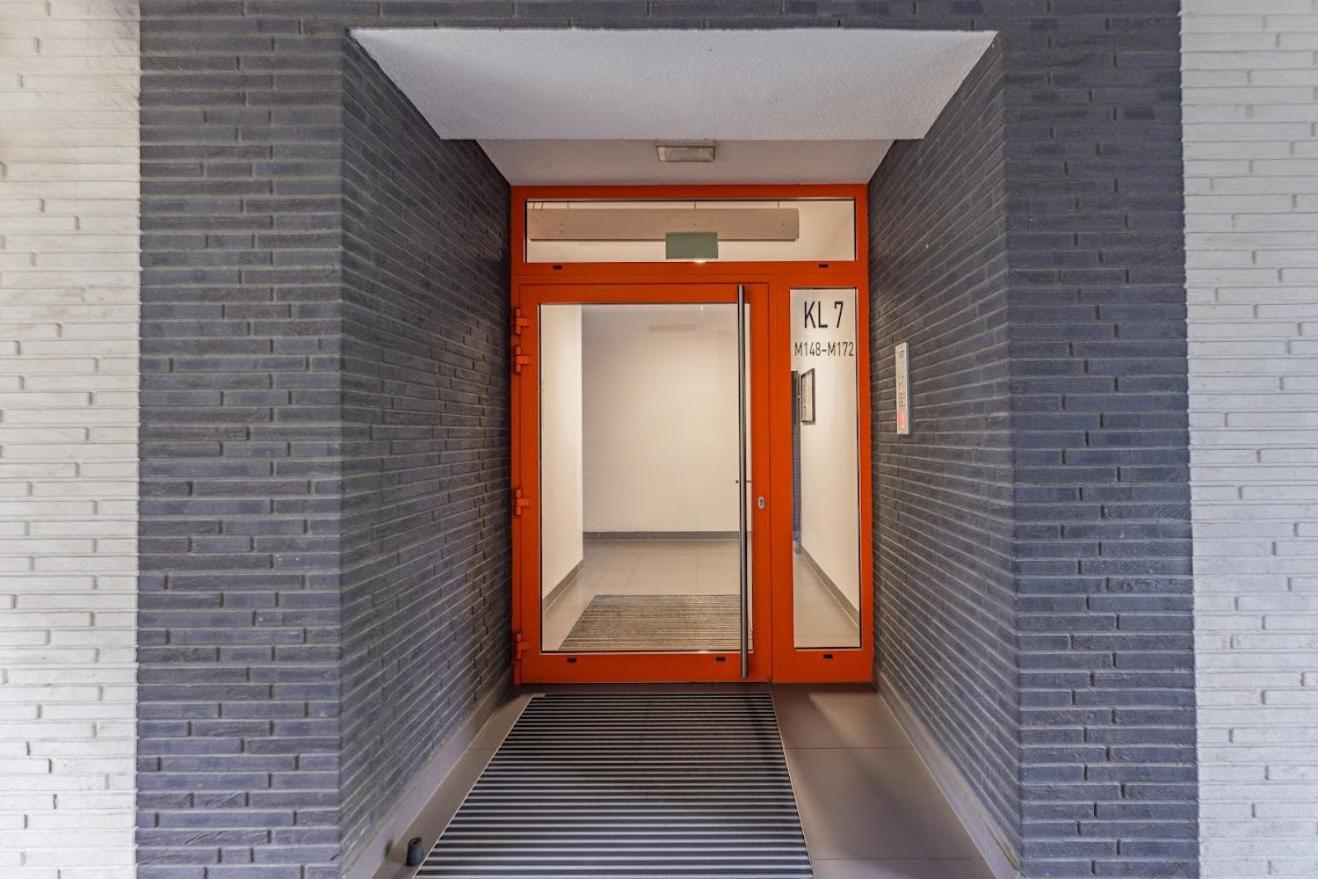 Fajny Apartament Z Parkingiem, Obok Metra. Βαρσοβία Εξωτερικό φωτογραφία