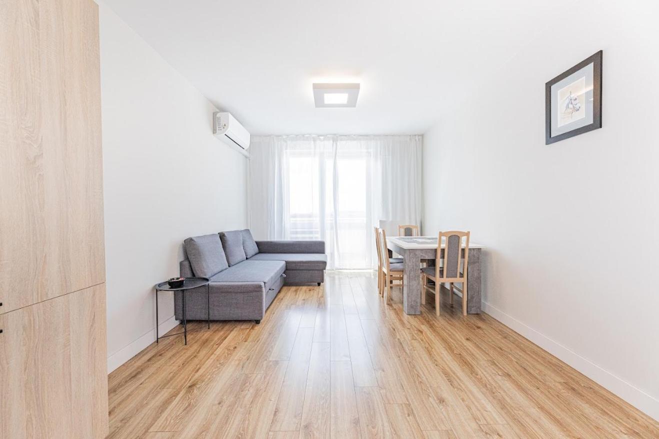 Fajny Apartament Z Parkingiem, Obok Metra. Βαρσοβία Εξωτερικό φωτογραφία