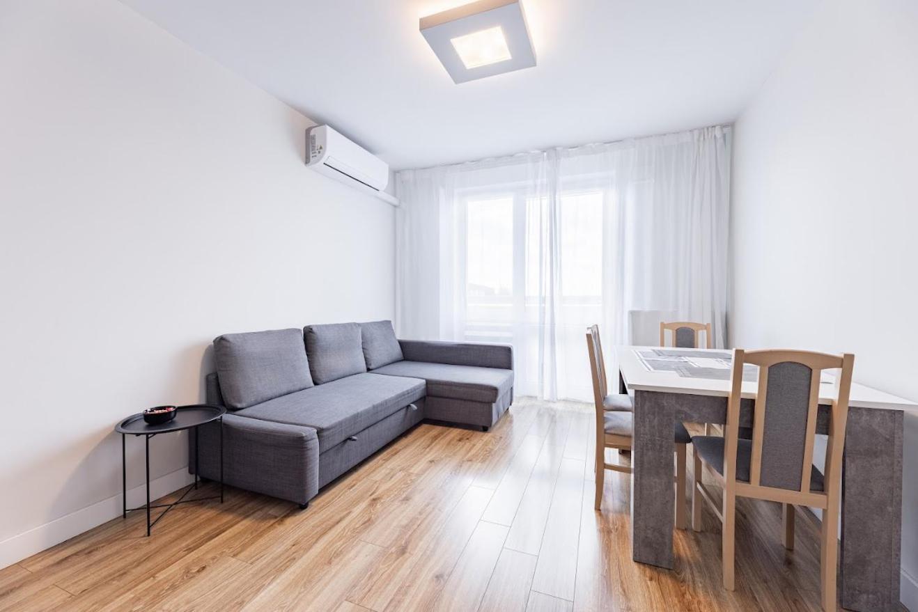 Fajny Apartament Z Parkingiem, Obok Metra. Βαρσοβία Εξωτερικό φωτογραφία