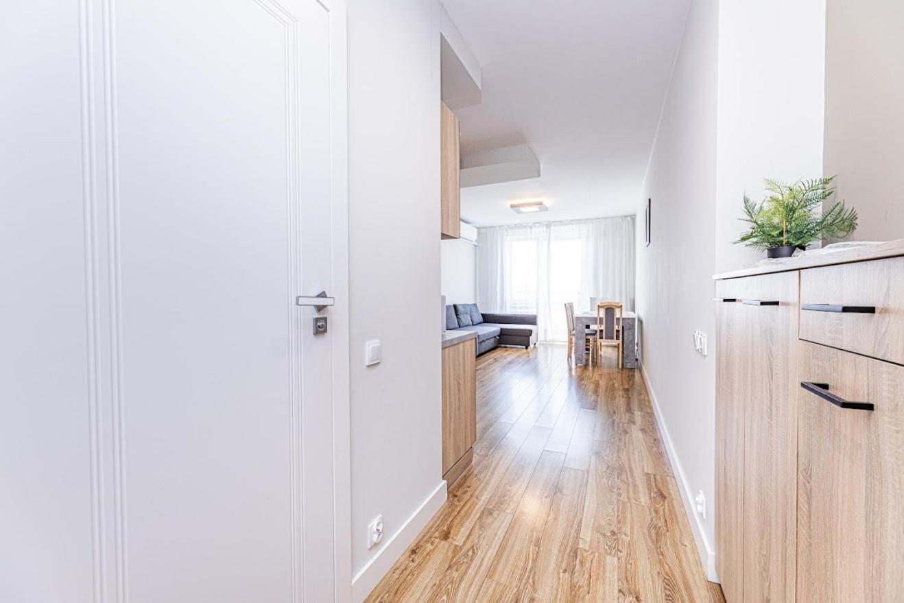 Fajny Apartament Z Parkingiem, Obok Metra. Βαρσοβία Εξωτερικό φωτογραφία