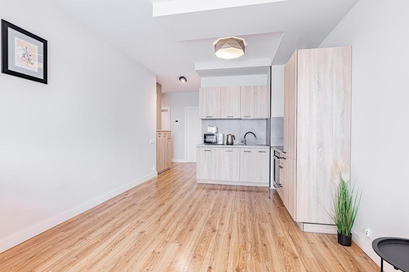 Fajny Apartament Z Parkingiem, Obok Metra. Βαρσοβία Εξωτερικό φωτογραφία