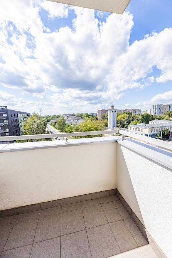 Fajny Apartament Z Parkingiem, Obok Metra. Βαρσοβία Εξωτερικό φωτογραφία
